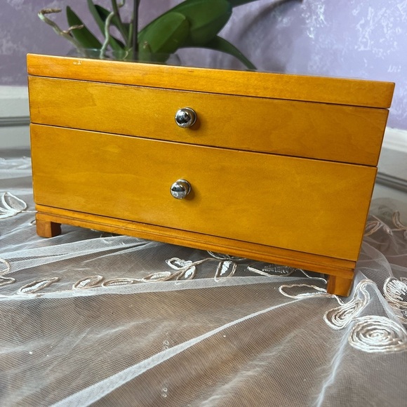 Elegant Wooden Jewelry Box with Top Organizers and one Drawer - Picture 1 of 11